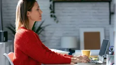 Cosa dice la postura sulle emozioni: gli psicologi spiegano come il corpo sveli i segreti