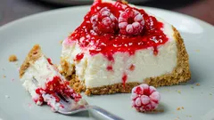 Senza forno e mascarpone: ricetta facile e veloce per una cheesecake ai frutti di bosco