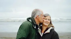 Perché desideriamo relazioni romantiche: una spiegazione scientifica