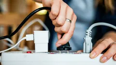 5 dispositivi da scollegare prima di uscire di casa: la lista che tutti ignorano