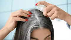 Come coprire i capelli bianchi quando la tinta non funziona: 6 coloranti naturali comprovati